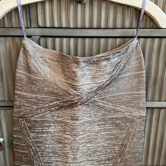 Herve Leger Arlis Bandage Skirt in Platinum Foil Size Small - Picture 4 of 11